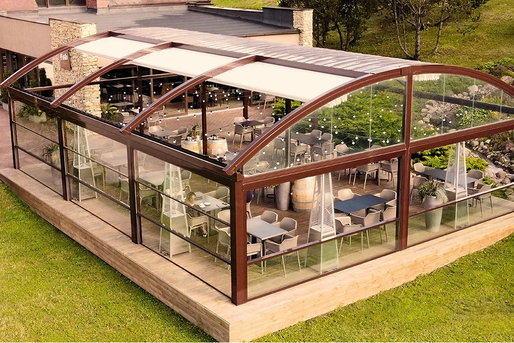 Restorano erdvė ir lauko terasa 2